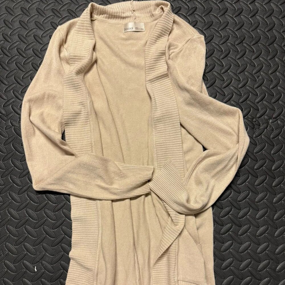 Women's cardigan! Size small. Lauriebelles purchase! Great condition!